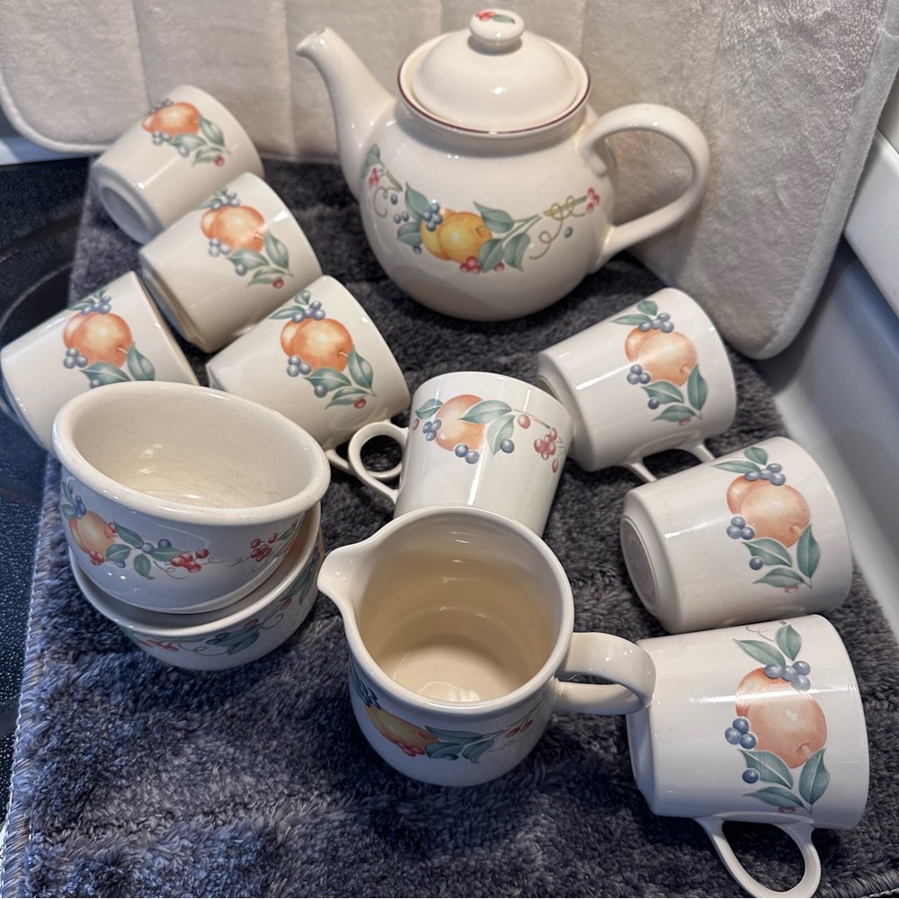 SALE!! Corelle coordinates teapot and cup set